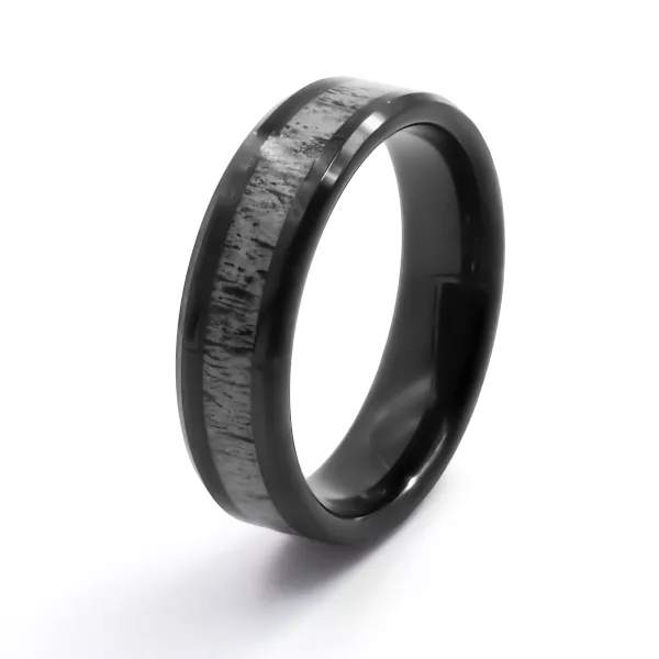 Bague en tungstène - PVD noir - bois de cerf incrusté - largeur 8mm...